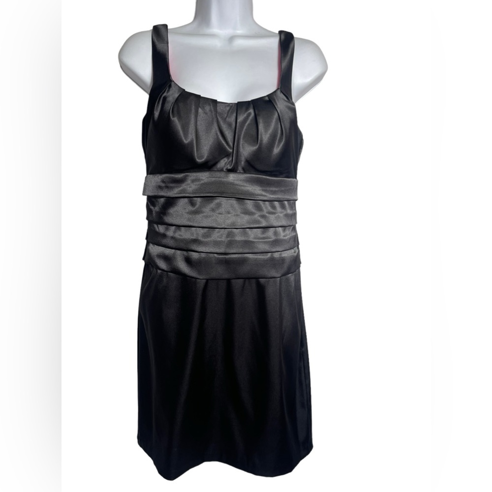 B Darlin size 11 /12 cute little black dress for prom‎ w/ bright pink lining